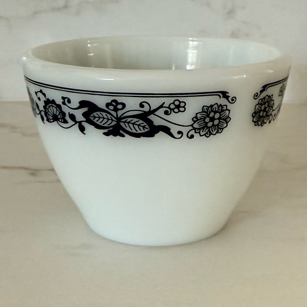 Vintage Corelle by Corning Livingware Old Town Blue Bowl